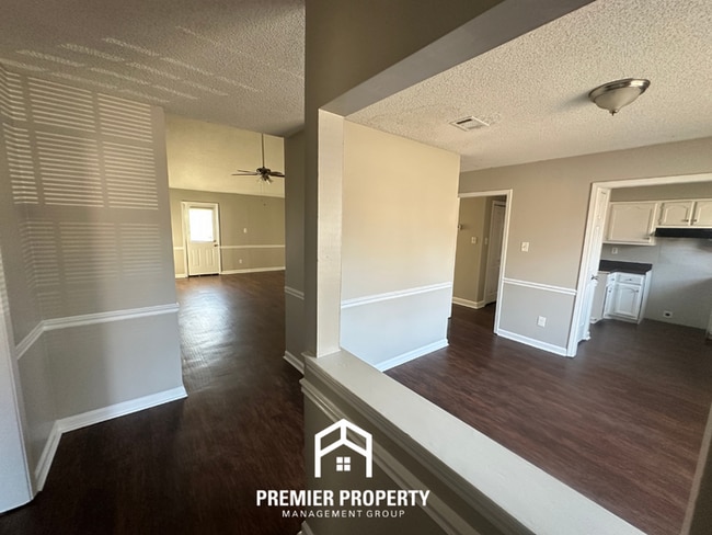 Building Photo - Spacious 4BR/2BA Memphis Home with Vaulted Ceilings, Island Kitchen & Fenced Yard