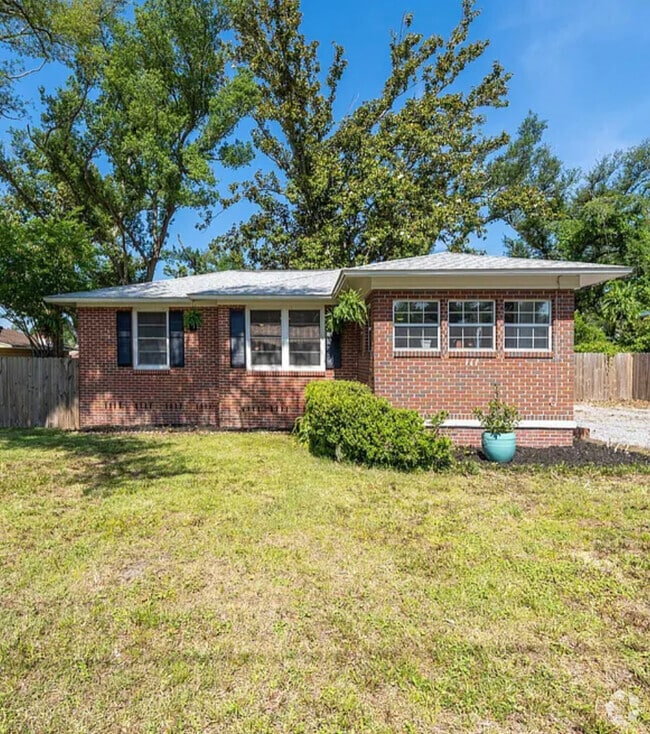 Building Photo - 111 N Marie Dr