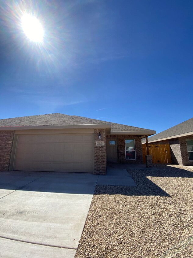 Primary Photo - Cute Duplex in North Lubbock - Move In Spe...