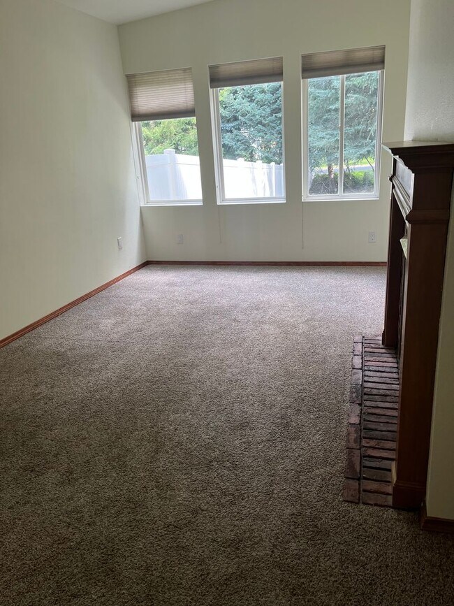 Foto del edificio - 17704 N Hilltop Rd