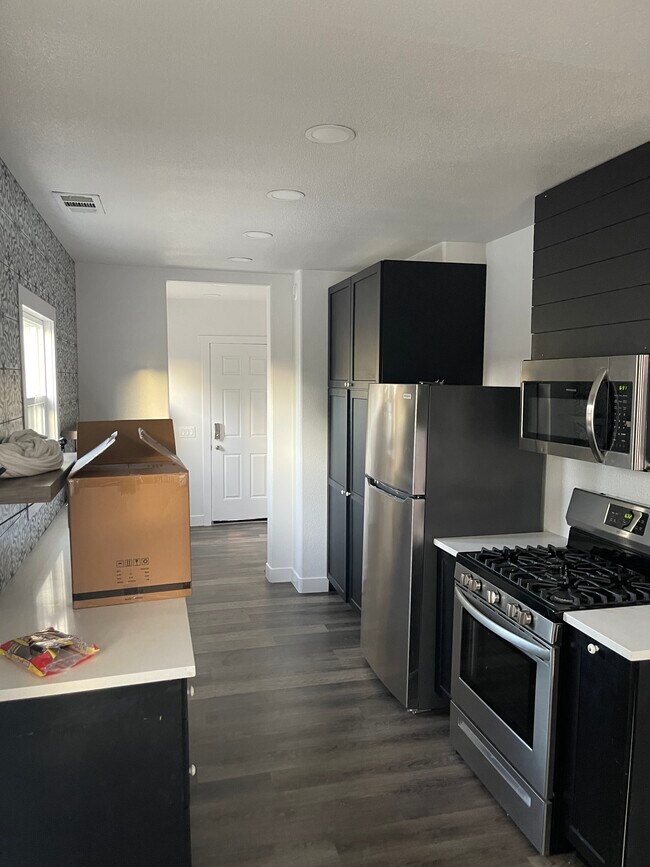 Foto del edificio - 7190 Brentwood Blvd