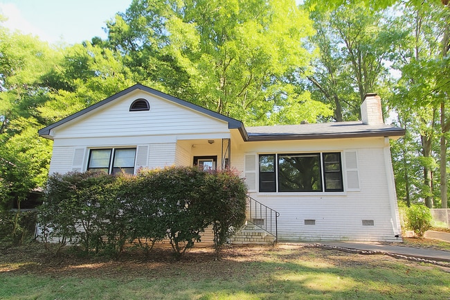 2 bedroom Ranch with Fenced in Back Yard!! - 2 bedroom Ranch with Fenced in Back Yard!! House