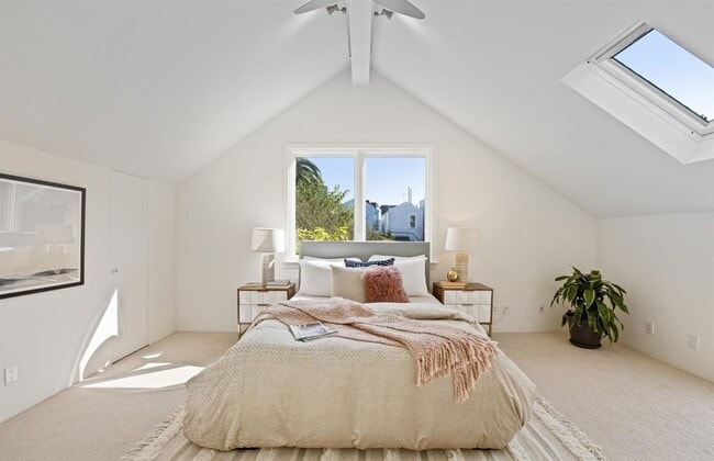 Building Photo - 2548 Pine St