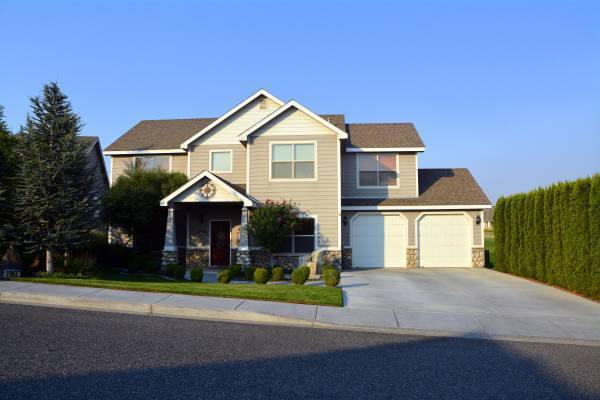 Primary Photo - 3 Bedroom Home in Horn Rapids For Rent