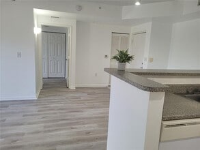 Building Photo - 7910 N Nob Hill Rd