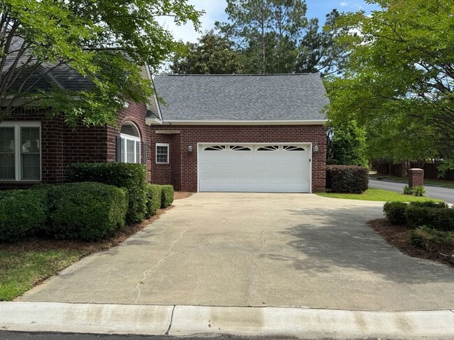Building Photo - 895 W Glouchester Dr