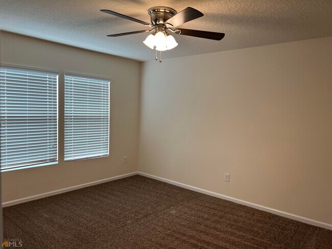 Building Photo - 230 Waters Edge Dr