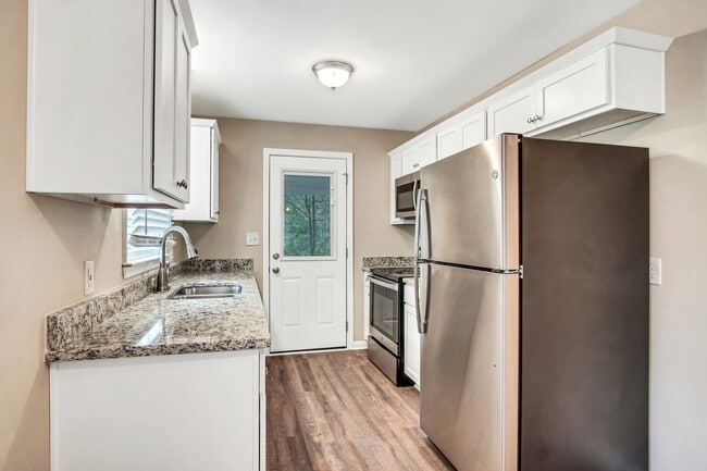 Building Photo - 6263 Green Acres Dr Sw