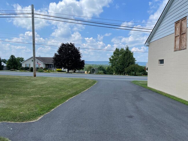 Building Photo - 650 New Schaefferstown Rd.