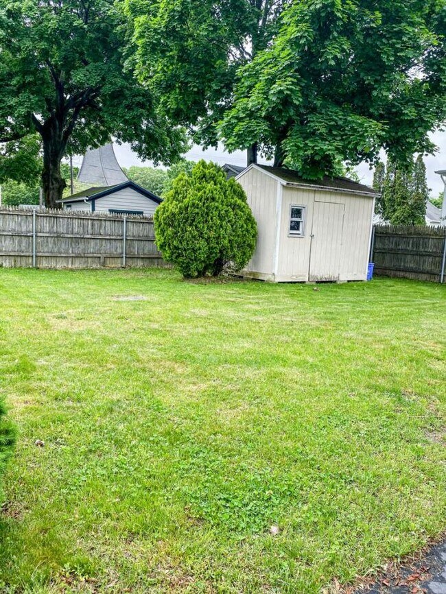 Building Photo - 2 bedroom in Lincoln RI 02865