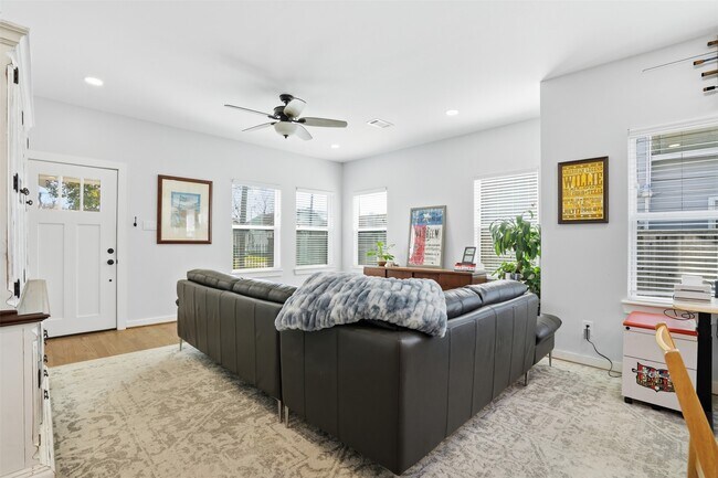 Foto del edificio - 2613 Lorraine St