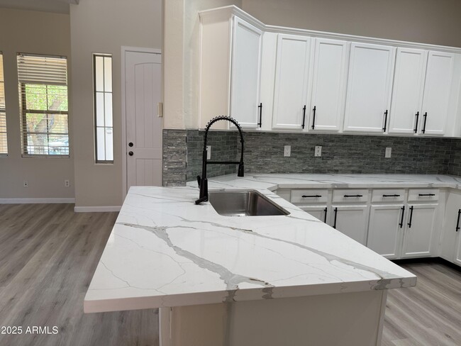 Building Photo - 21122 W Sunrise Ln