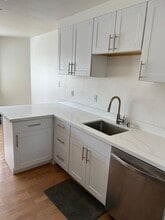 Building Photo - 5030 Valley Crest Dr
