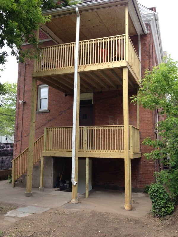 Primary Photo - 382 Crown St