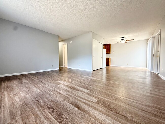 Building Photo - 2350 Sea Breeze Dr