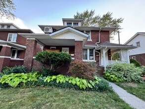 Building Photo - 1227 Gladstone Ave