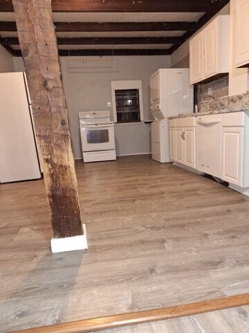 Foto del edificio - 404 Main St