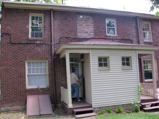 Building Photo - 762 Shady Dr E