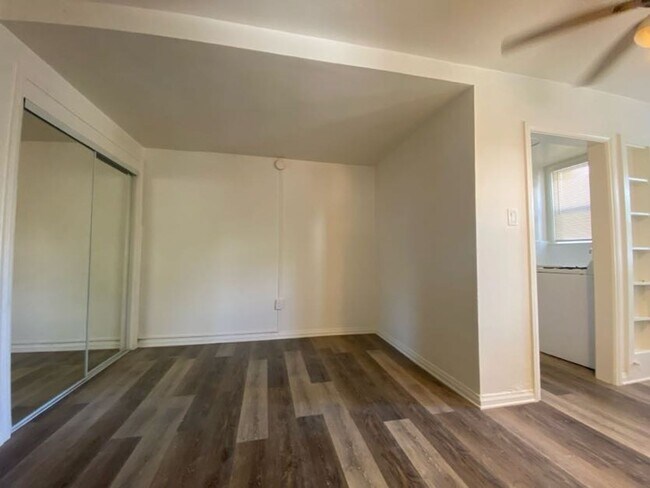 Foto del edificio - $1,695 - Charming Studio Apartment located...