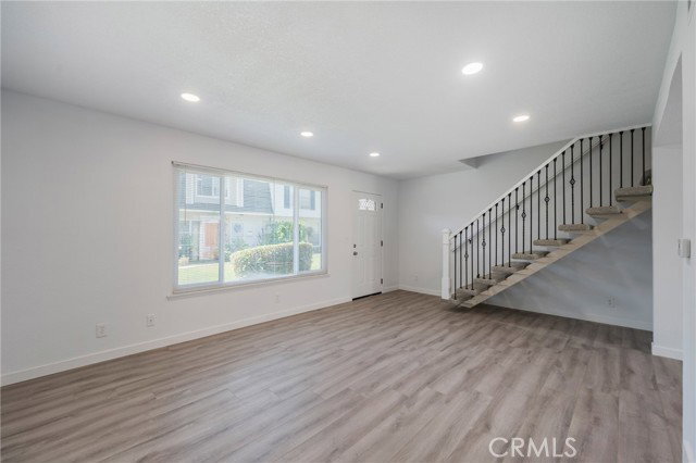 Foto del edificio - 10062 Ellis Ave
