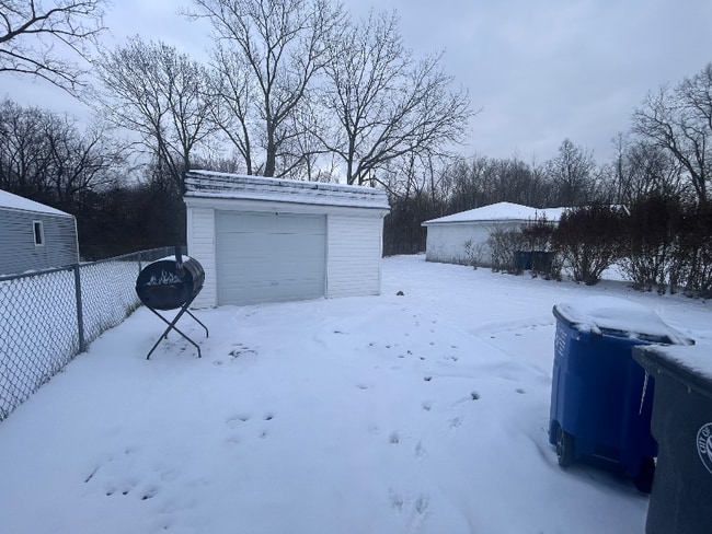 Building Photo - 4655 E 175th St