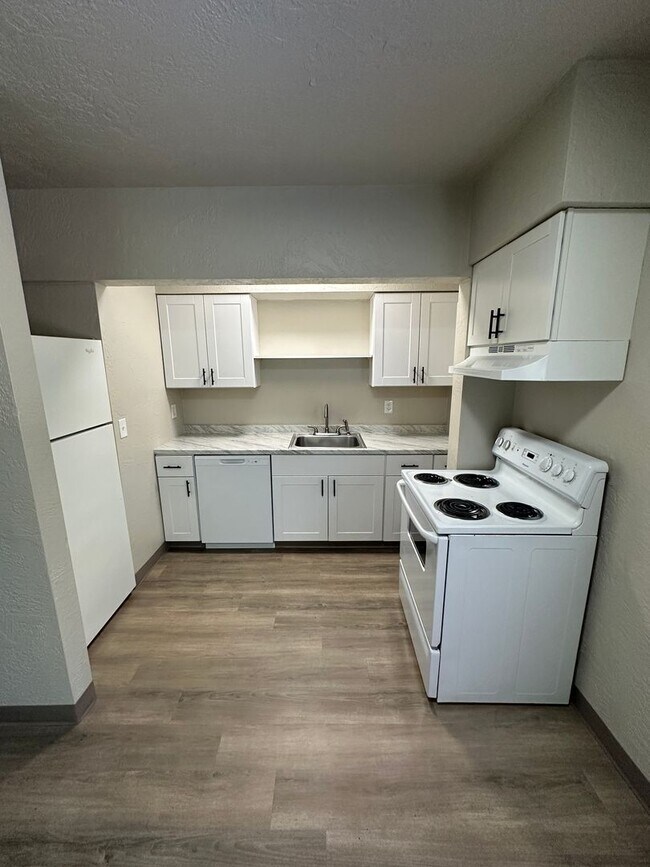 Foto del edificio - (949) Harrison Street Plex - 2 Bedroom / 1 Bathroom - Updated