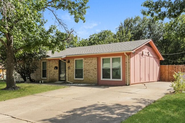 Foto del edificio - 441 NW Jayellen Ave