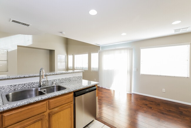 Building Photo - 3 Bedroom in South Las Vegas!