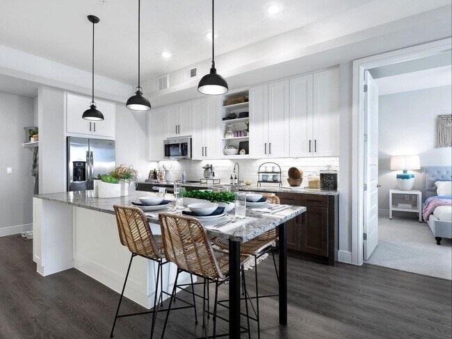 Foto del edificio - 13500 Lyndhurst St