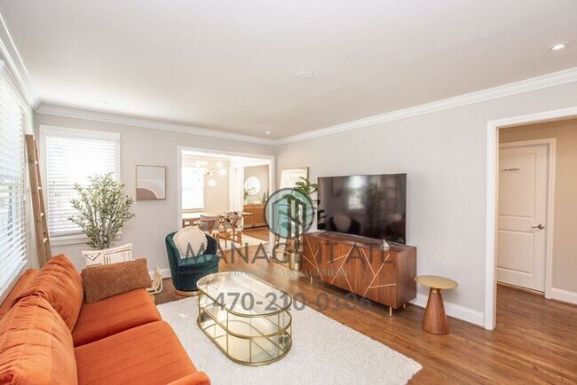 Foto del edificio - FULLY RENOVATED 2 Bedroom House close to I...