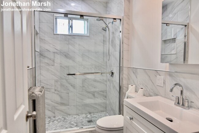 Foto del edificio - 36 Roseclair St