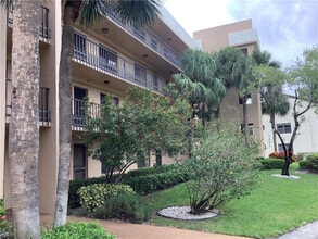 Building Photo - 4820 Lucerne Lakes Blvd