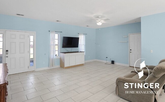 Foto del edificio - 3 Bedroom / 2 Bath For Rent In Mint Farms