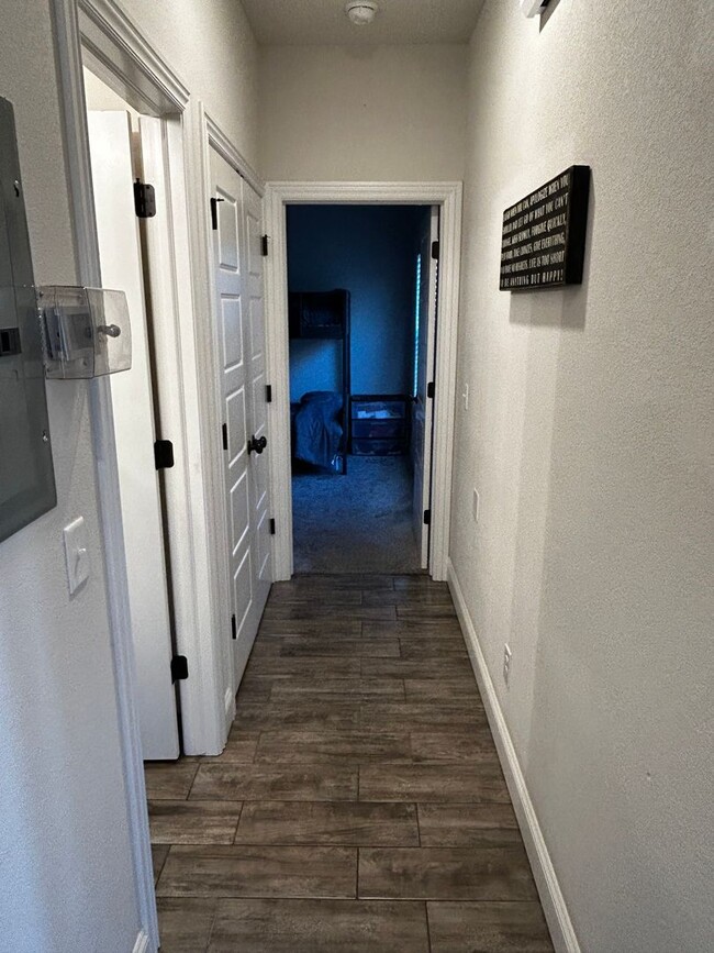 Building Photo - Very New 1 Bedroom 1 Bathroom Town Home No...