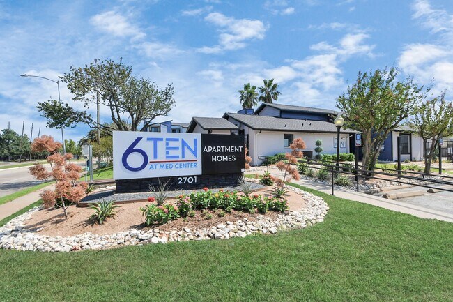 Building Photo - 2701 W Bellfort Ave