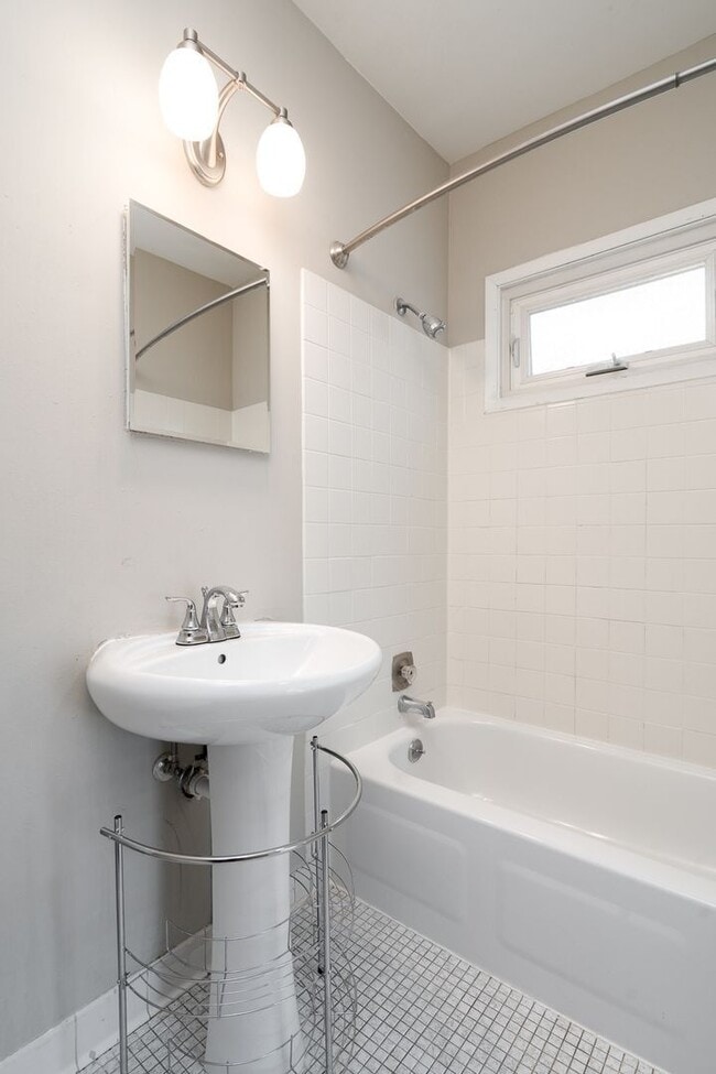 Interior Photo - 225/227/233 Oak Grove St – Oak Grove Downtown