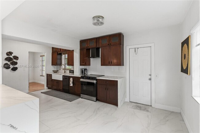Building Photo - 72 Palmetto Dr