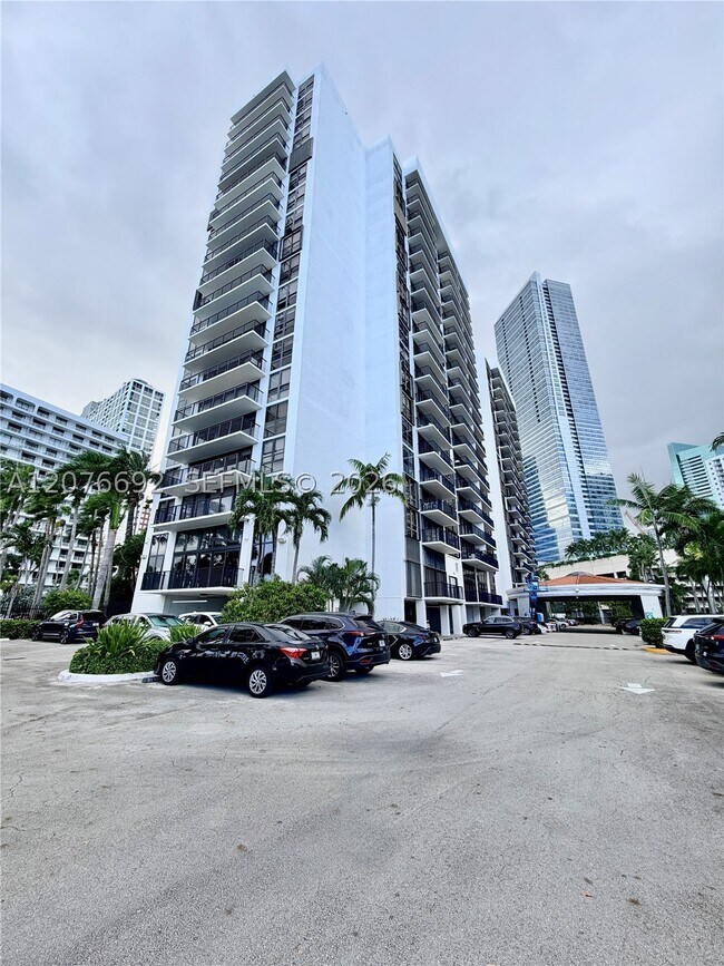 Foto del edificio - 1450 Brickell Bay Dr