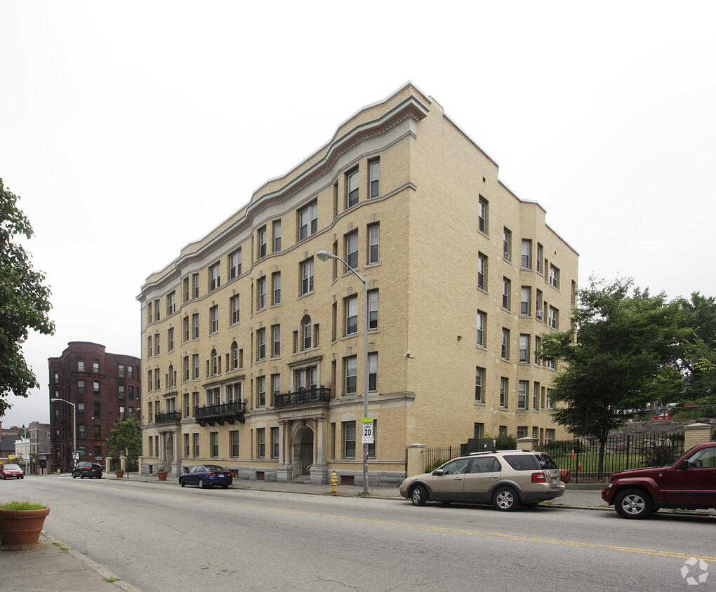 Foto del edificio - Standish Apartments