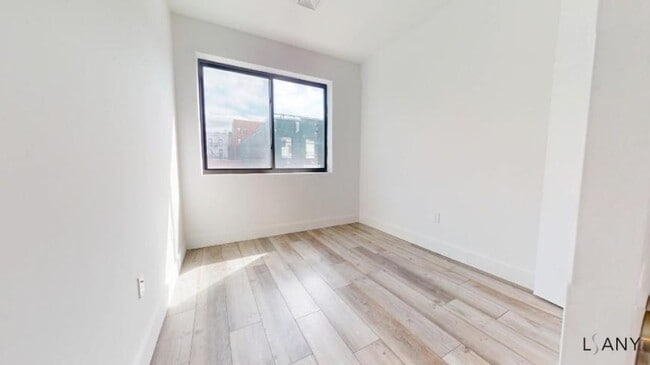 Building Photo - 2 bedroom in BRONX NY 10458