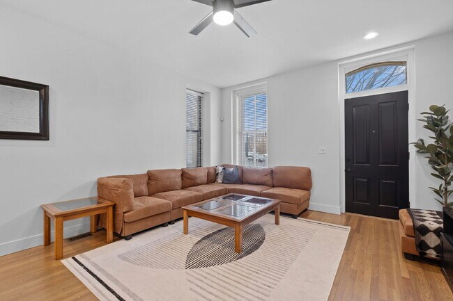 Foto del edificio - 1702 S Tucker Blvd