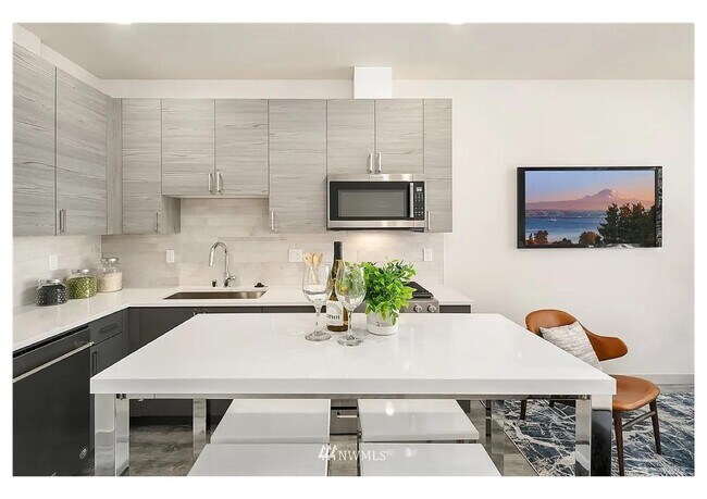 Foto del edificio - 9200 Roosevelt Way NE