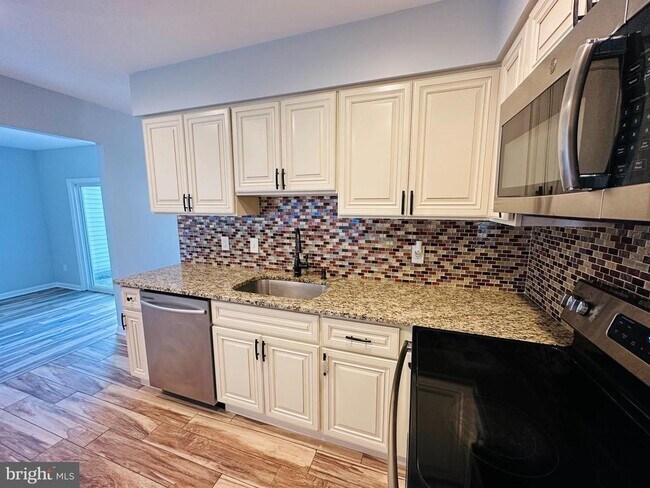 Foto del edificio - 319 Canterbury Ct