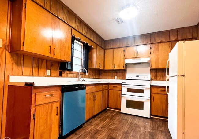 Building Photo - 508 Brent Dr
