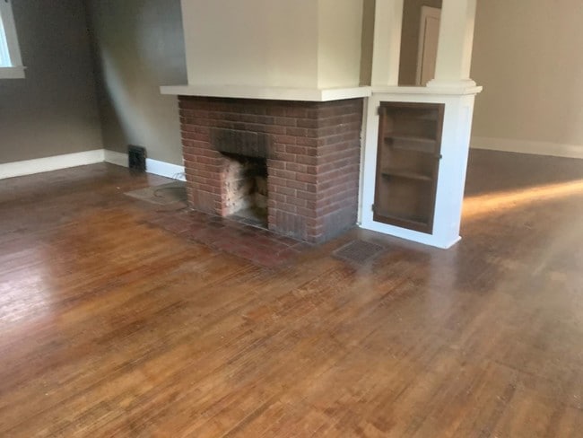 Building Photo - 3 br, 1 bath House - 2210 S 7th St
