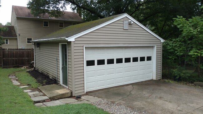 Garage - 1605 N Stafford St