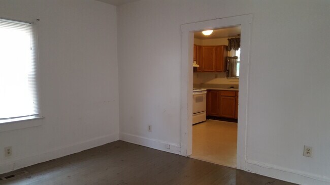 Building Photo - 3br, 2 bath 2 story house near ODU