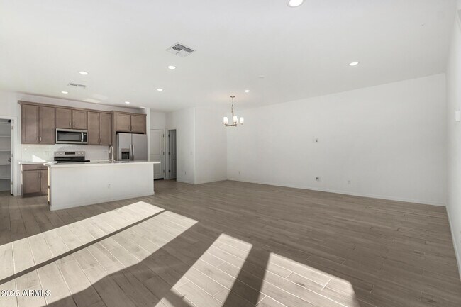 Foto del edificio - 15138 W Hadley St