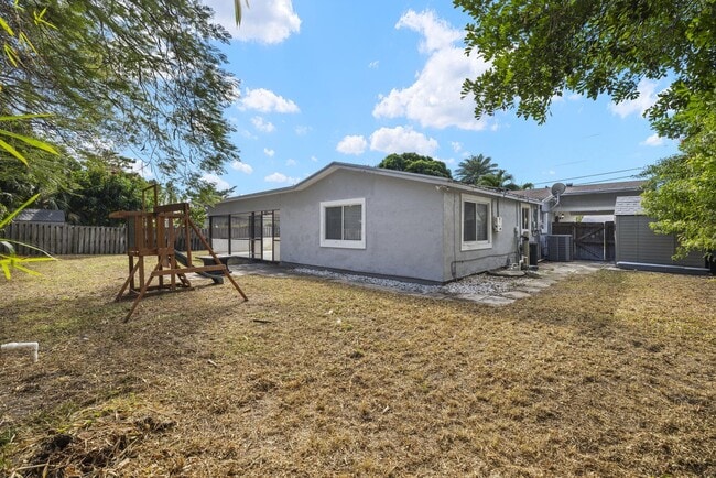 Building Photo - 6918 Tradewind Way