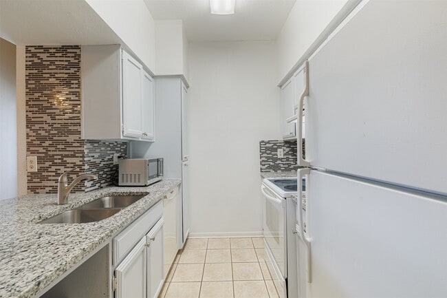 Building Photo - 726 Bering Dr